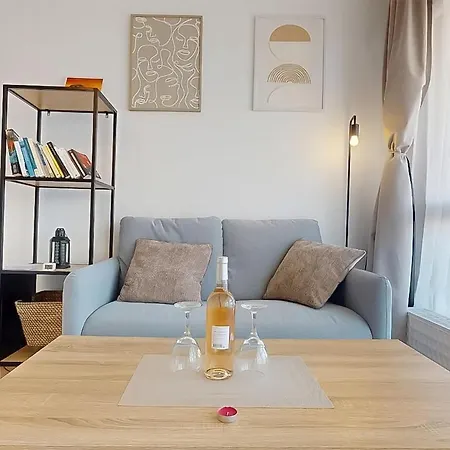 Cozy Near Paris Fully Equipped & Decorated Apartment Bondy